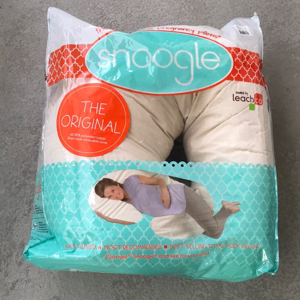 The Snoogle Maternity pillow